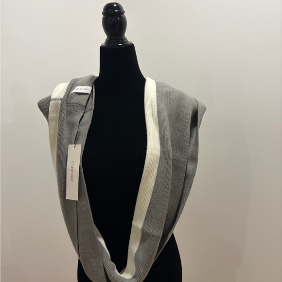 NWT Calvin Klein Two-Tone Infinity Scarf - Picture 6 of 6